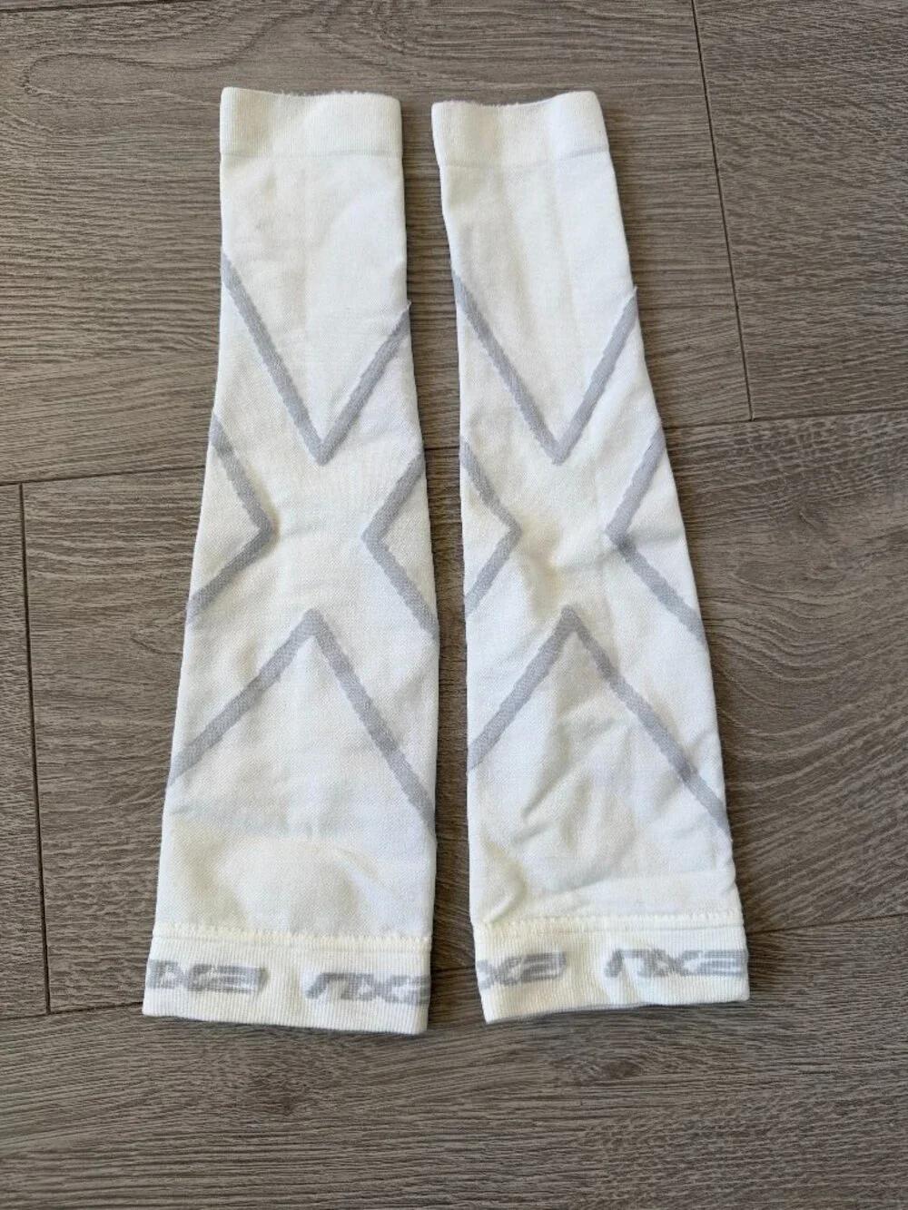 2XU Compression Calf Guards White Size XS Unisex Pair